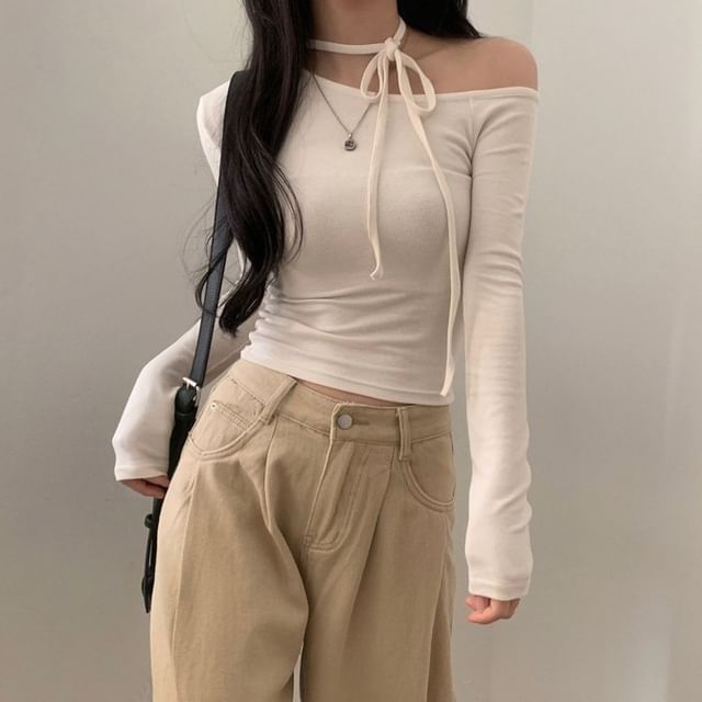Jesong-Long-Sleeve Off Shoulder Plain Crop Tee
