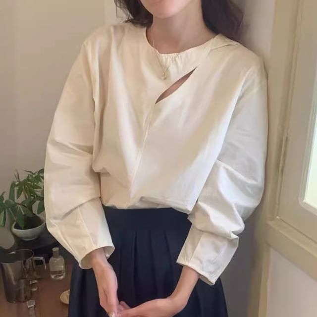 Jesong-Long-Sleeve Round Neck Plain Cutout Blouse