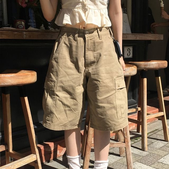 Jesong-Mid Rise Plain Bermuda Cargo Shorts