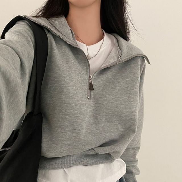 Jesong-Stand Collar Half Zip Crop Pullover