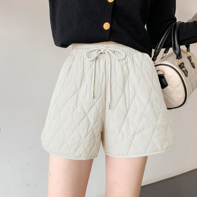 Juuri-Drawstring Waist Plain Quilted Shorts
