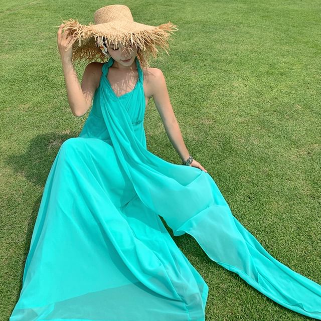 Juuri-Halter Neck Open Back Plain Maxi A-Line Dress