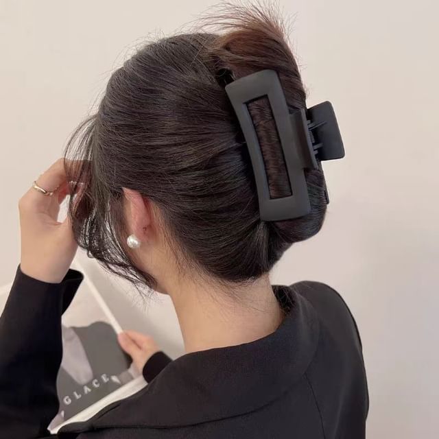 Kiren-Cutout Hair Claw