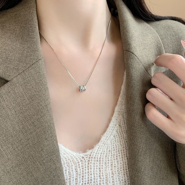 Kiren-Glitter Hoop Necklace