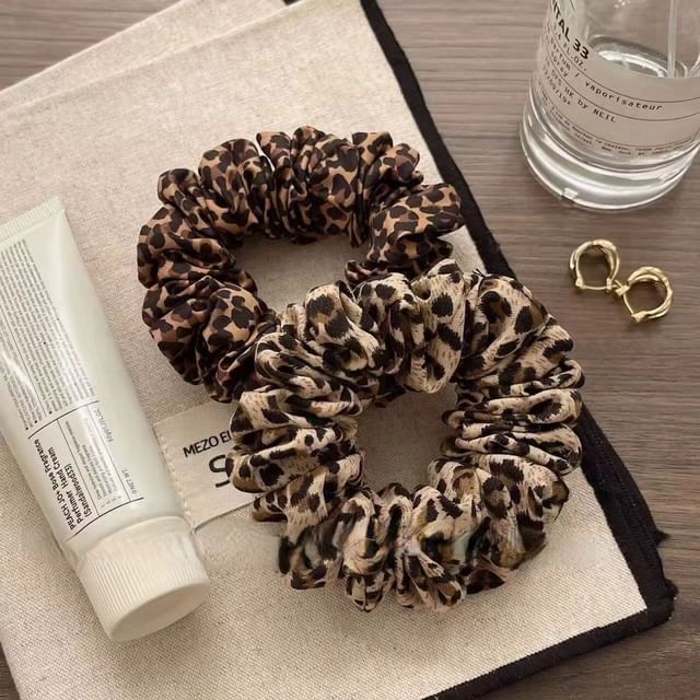 Kiren-Leopard Print Scrunchie
