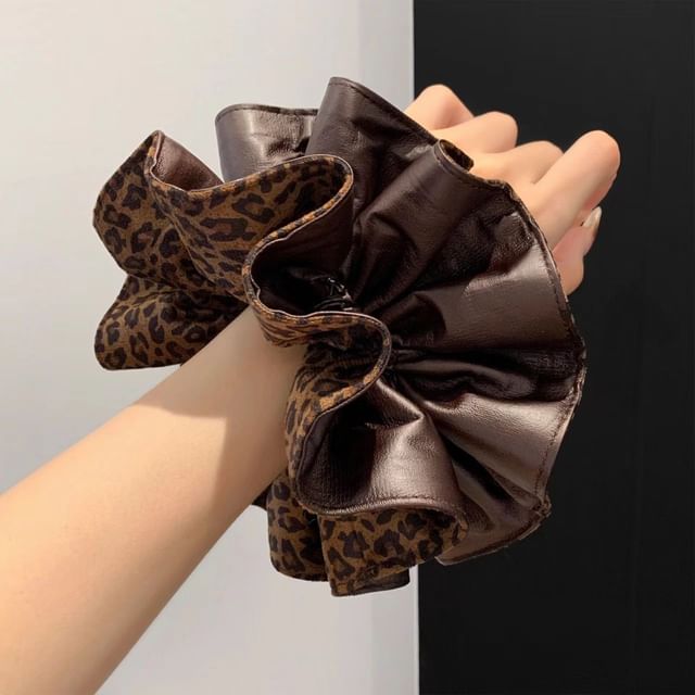 Kiren-Leopard Print Scrunchie