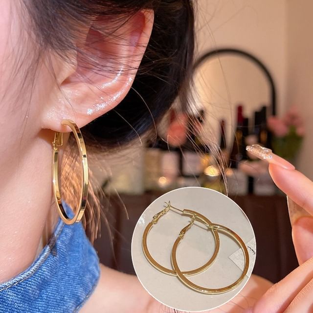 Kiren-Shiny Leverback Hoop Earring