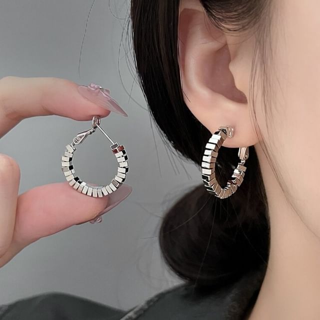 Kiren-Shiny Leverback Hoop Earring