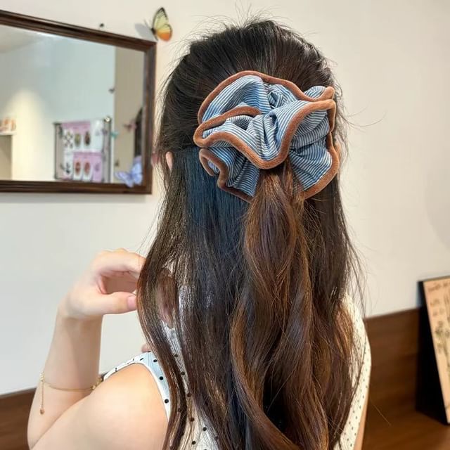 Kiren-Striped Scrunchie