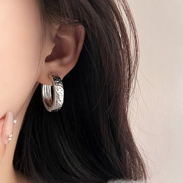 Kiren-Textured Chunky Hoop Earring