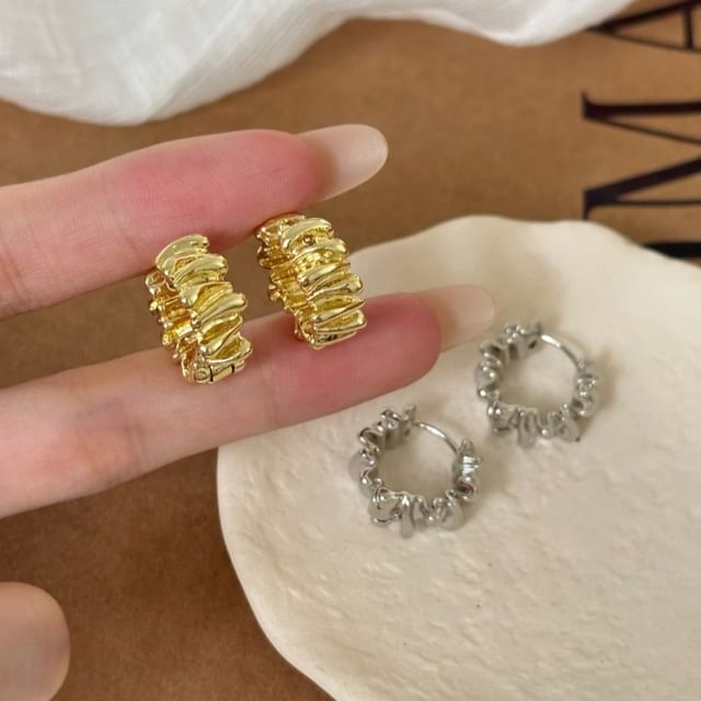 Kiren-Textured Huggie Earring