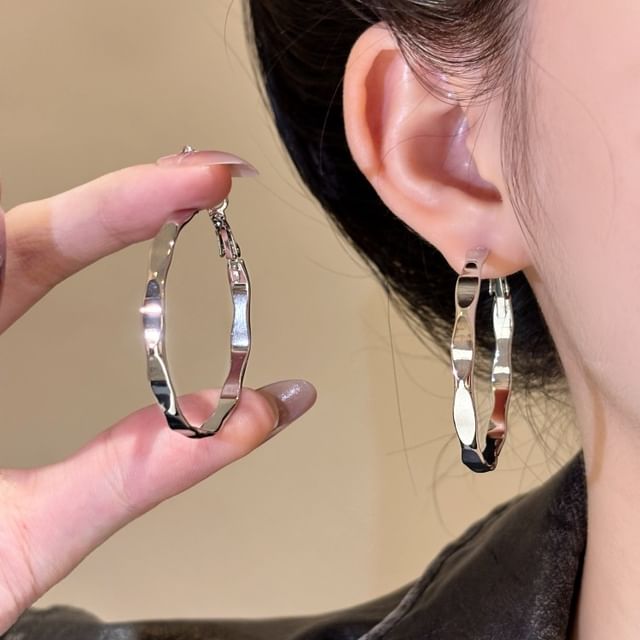 Kiren-Wavy Hoop Earring
