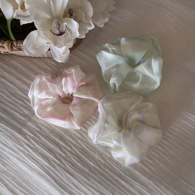Koi Kawaii-Gradient Mesh Scrunchie