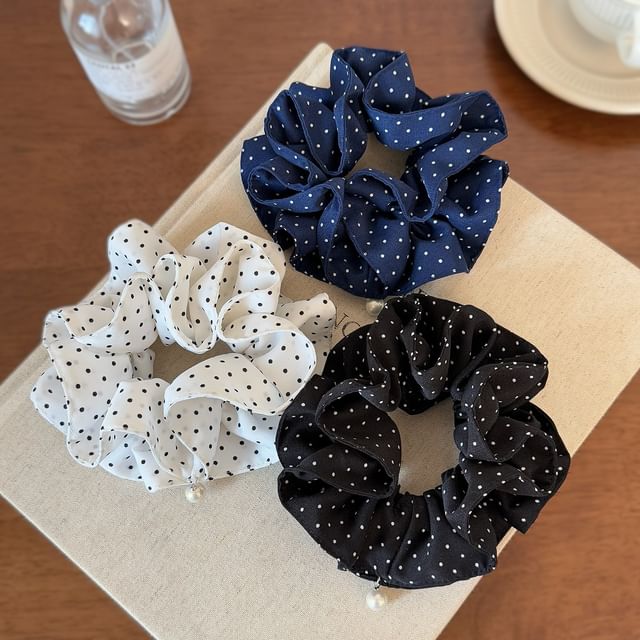 Koi Kawaii-Polka Dot Scrunchie