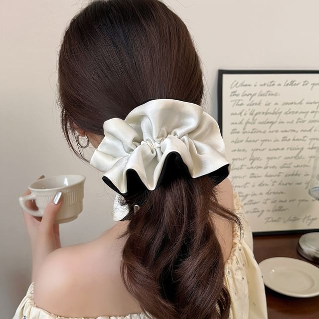 Koi Kawaii-Two Tone Ruffle Scrunchie
