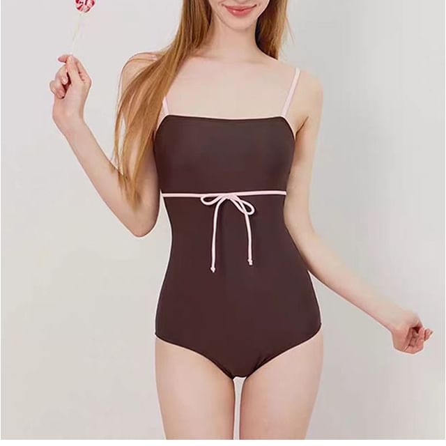 Komorkowe-Spaghetti Strap Contrast Trim Open Back Swimsuit