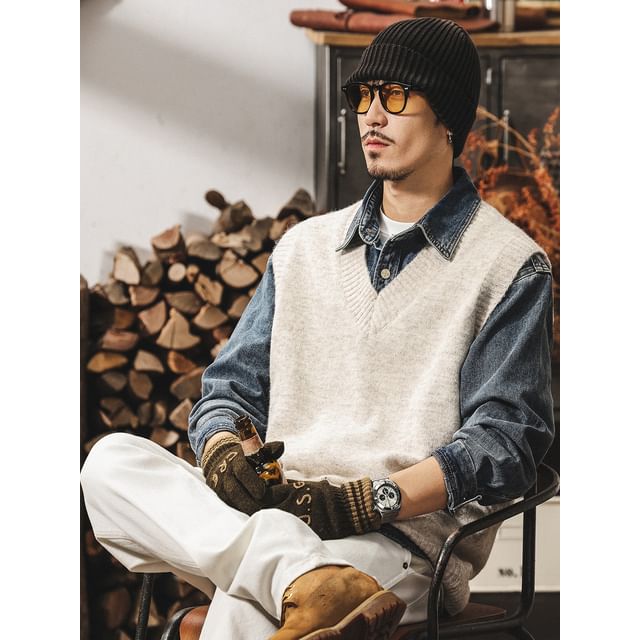 Kong Lane-V-Neck Plain Sweater Vest