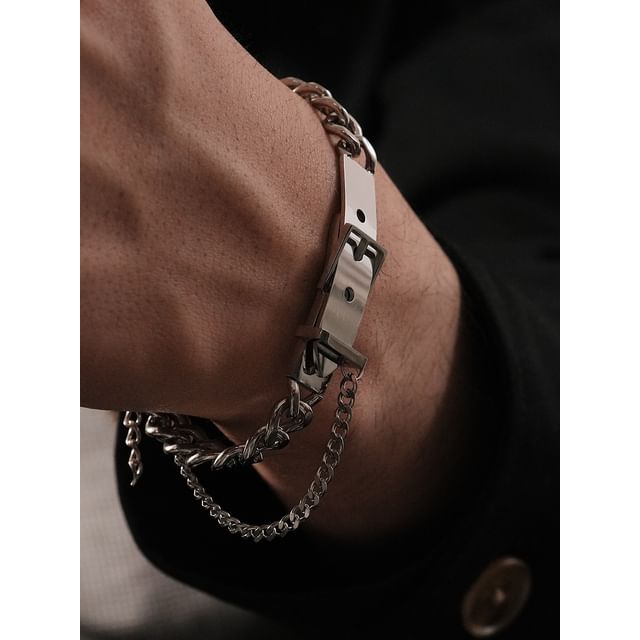 Kopesh-Buckled Chain Bracelet