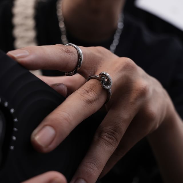 Kopesh-Interlocking Hoop Ring