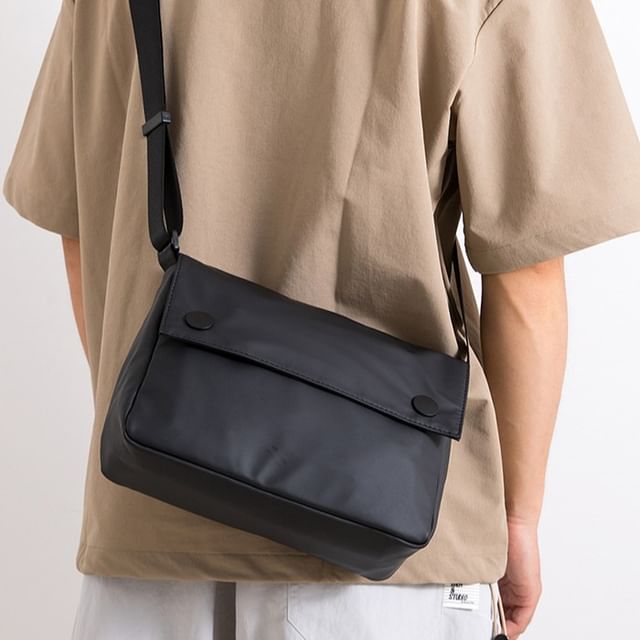 krokki-Water Repellent Flap Shoulder Bag