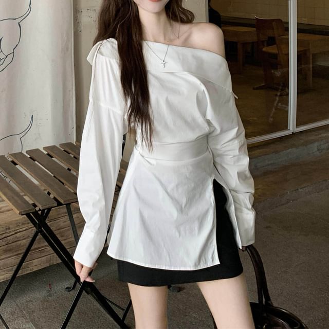 KUMI-Long-Sleeve Off Shoulder Plain Slit Blouse