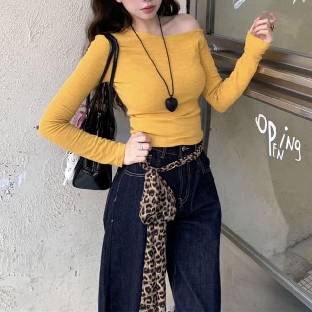 KUMI-Long Sleeve One Shoulder Plain Top