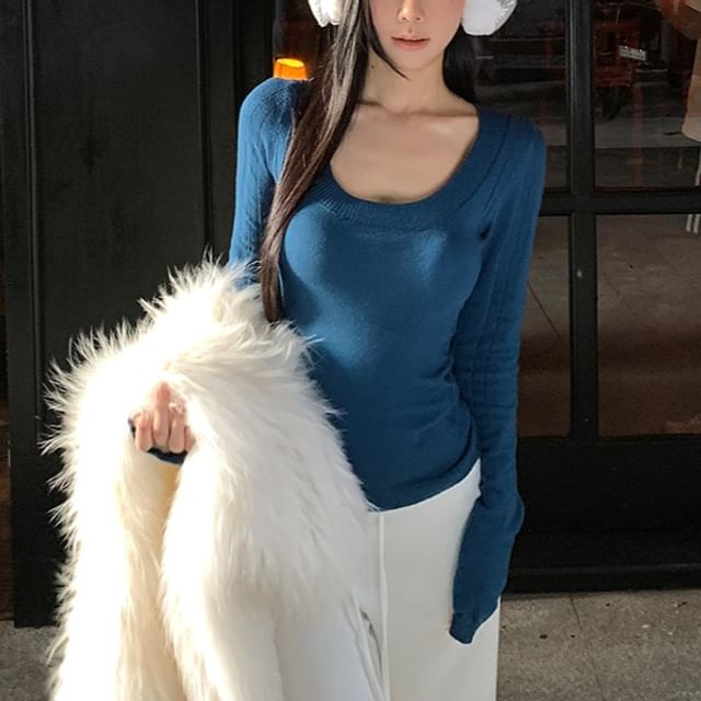 KUMI-Long-Sleeve Scoop Neck Plain Knit Top