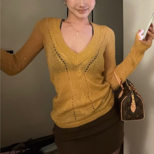 KUMI-Long-Sleeve V-Neck Glitter Knit Top