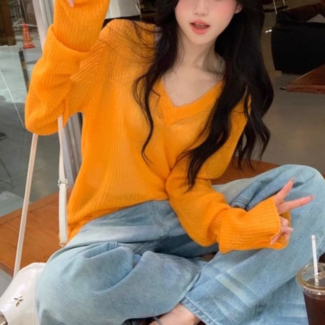 KUMI-Long-Sleeve V-Neck Plain Knit Top