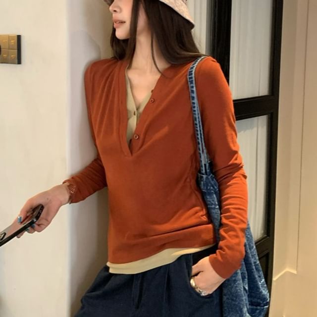 KUMI-Mock Two-Piece Long-Sleeve Two-Tone Henley Tee