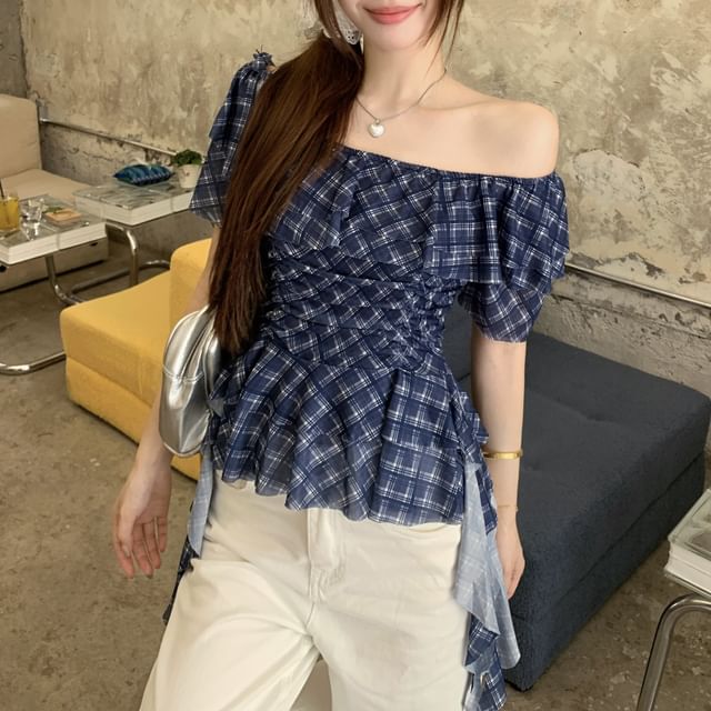 KUMI-Off-Shoulder Plaid Ruffled Asymmetrical Blouse