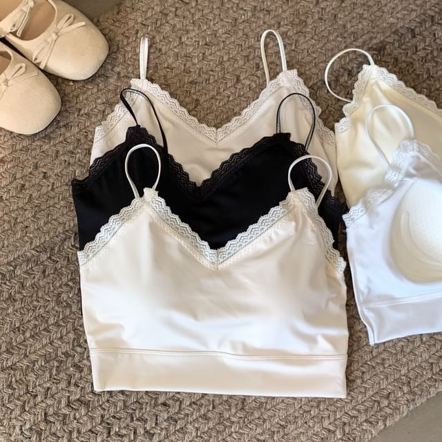 KUMI-Plain Lace Trim Bra Top