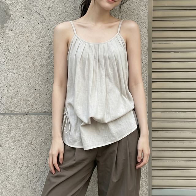 KUMI-Scoop Neck Plain Camisole Top