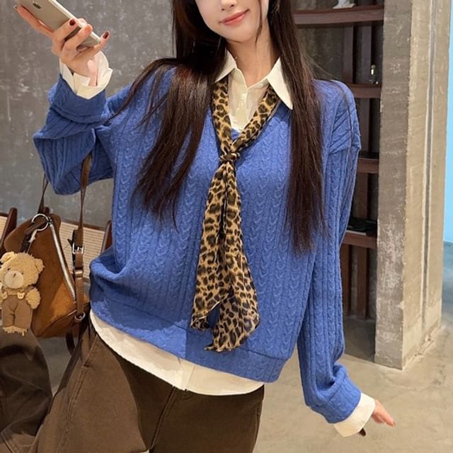 KUMI-Set V-Neck Plain Mock Two Piece Sweater Leopard Light Scarf