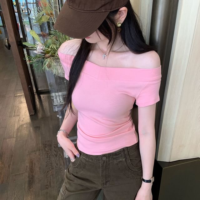 KUMI-Short-Sleeve Off Shoulder Plain Crop Top