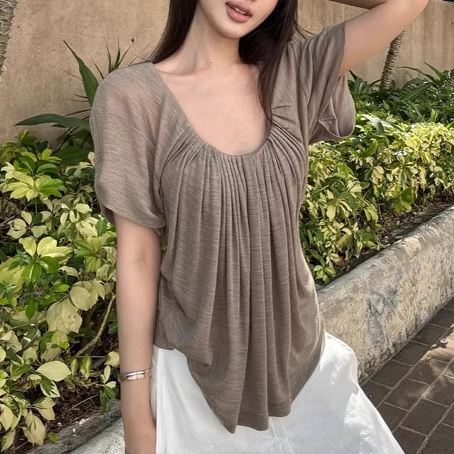 KUMI-Short-Sleeve Scoop Neck Plain Ruched Tee