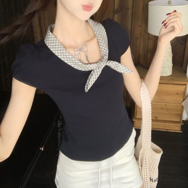 KUMI-Short Sleeve V-Neck Plaid Bow Top
