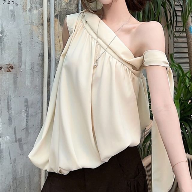 KUMI-Sleeveless Asymmetrical Plain Top