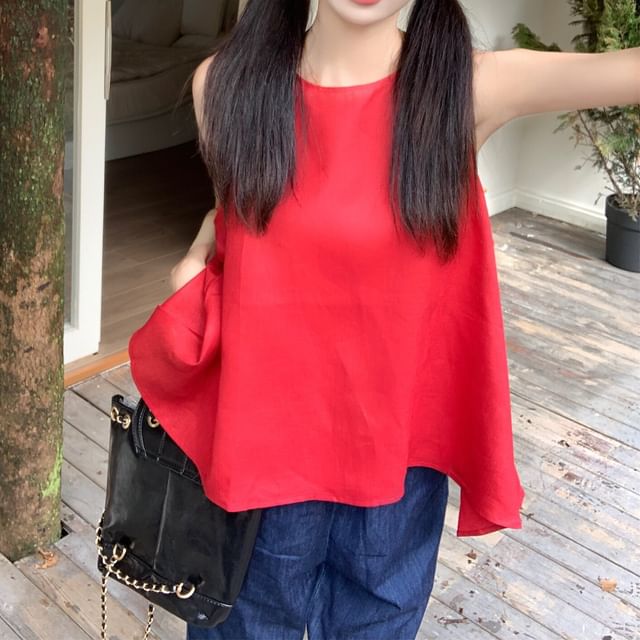 KUMI-Sleeveless Crew Neck Plain Blouse