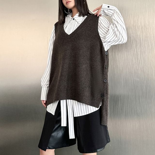 KUMI-V-Neck Plain Buttoned Slit Oversized Sweater Vest