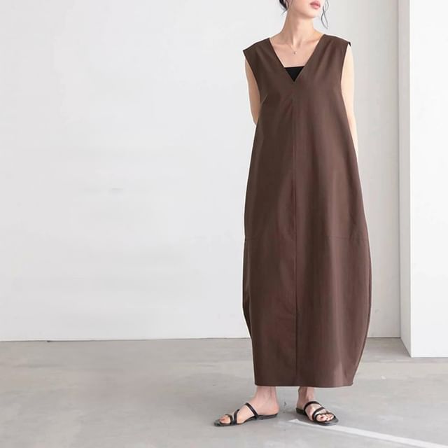 Lewwe-Sleeveless V-Neck Plain Maxi Shift Dress