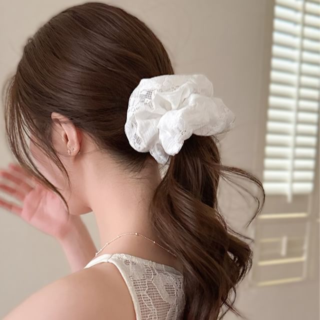 LIDO-Lace Scrunchie