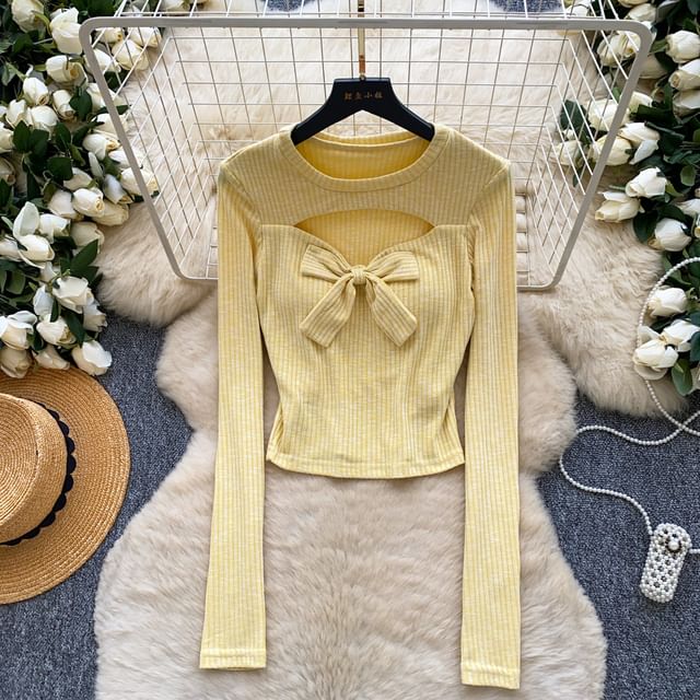 Lucuna-Long-Sleeve Cutout Plain Crop Knit Top