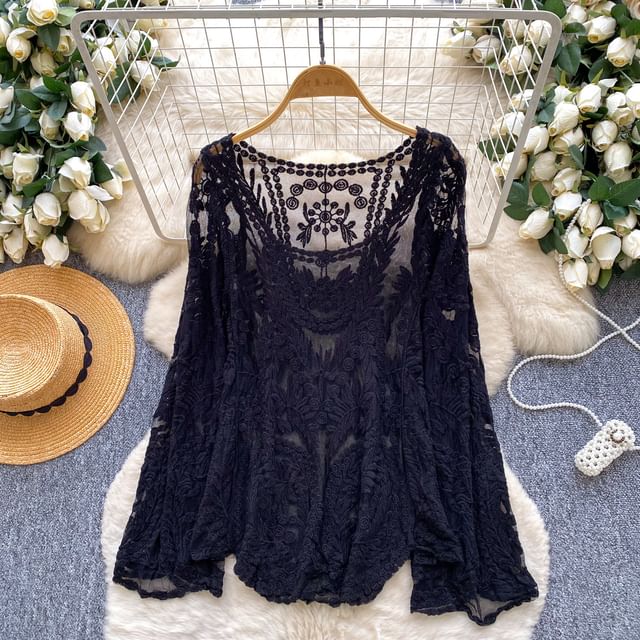 Lucuna-Long-Sleeve Lace Plain Top