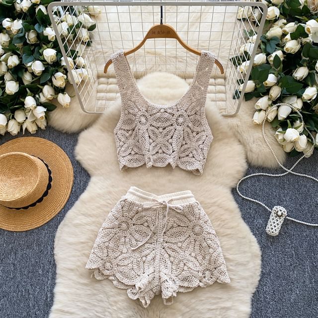Lucuna-Set Sleeveless Lace Crop Top Shorts
