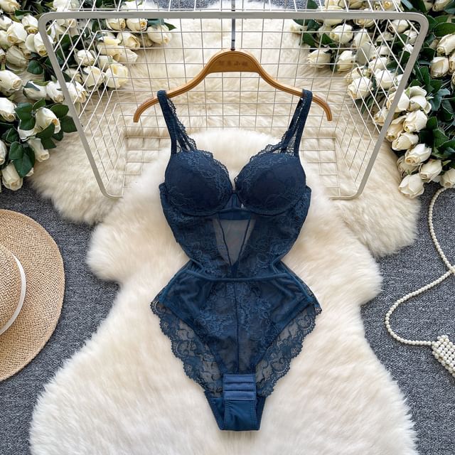Lucuna-Sleeveless Lace Bodysuit Top