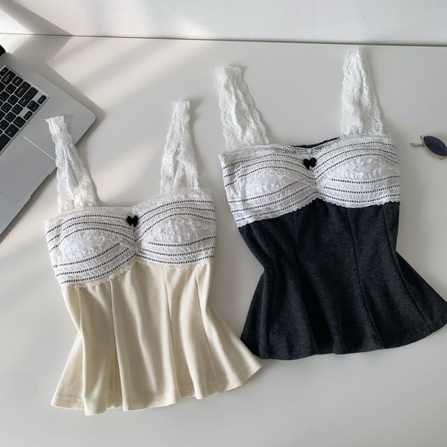 Lucuna-Sleeveless Lace Panel Flowy Crop Top
