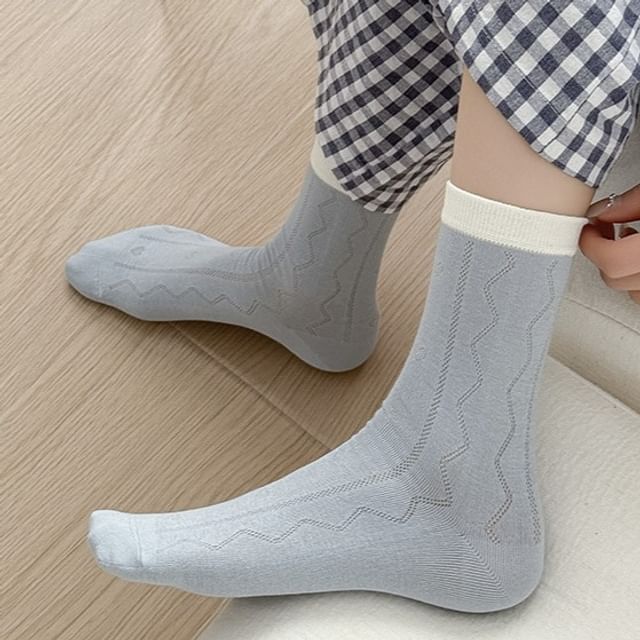 Lychee-Contrast Trim Perforated Crew Socks