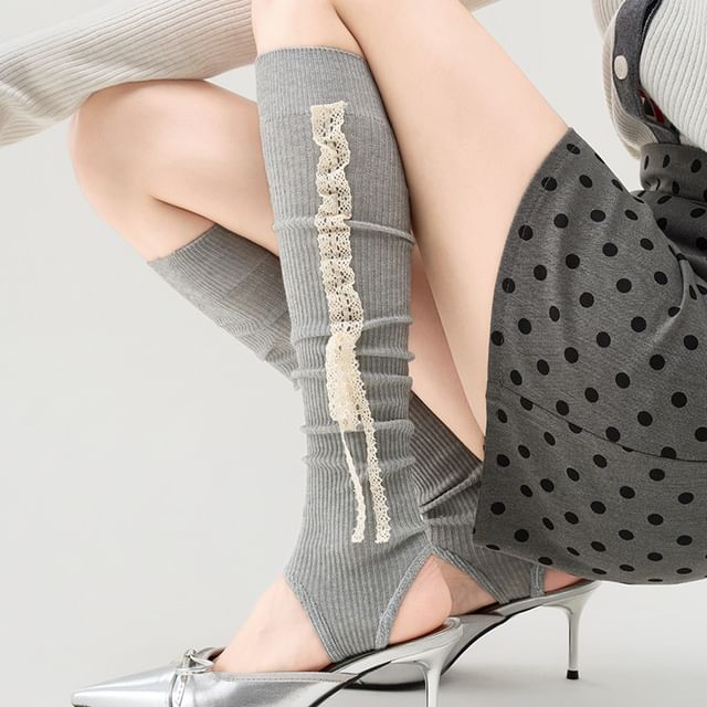 Lychee-Lace Trim Long Stirrup Socks