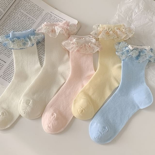 Lychee-Ruffle Trim Ribbed Socks